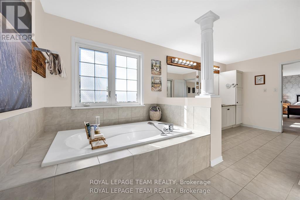 4 Bed, 4 Bath House for Sale in Ottawa – 200 KINLOCH COURT, Ottawa – MLS# X13449302 - Image 32