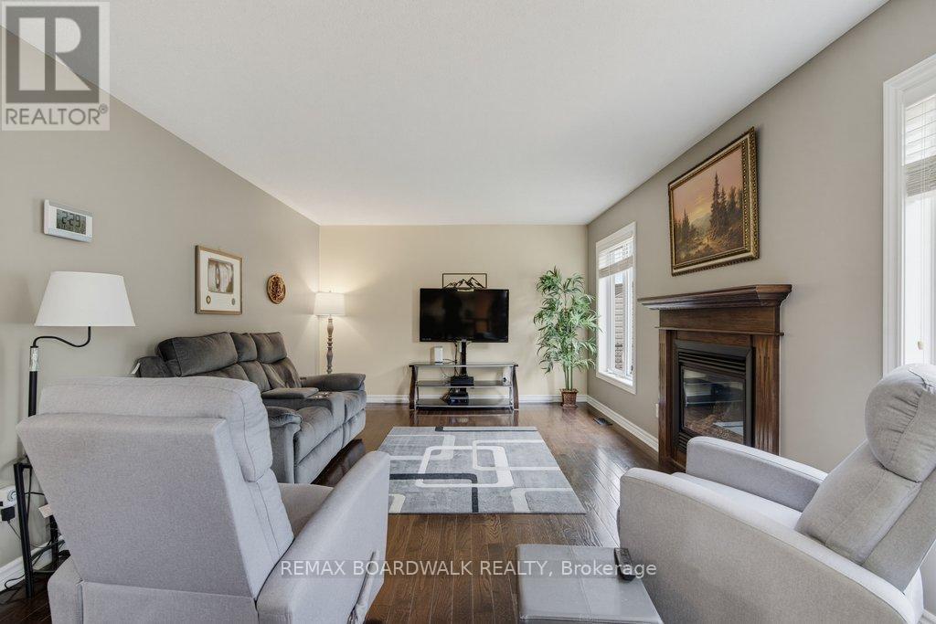 4 Bed, 4 Bath House for Sale in Ottawa – 200 BRANTHAVEN STREET, Ottawa – MLS# X13449314 - Image 19