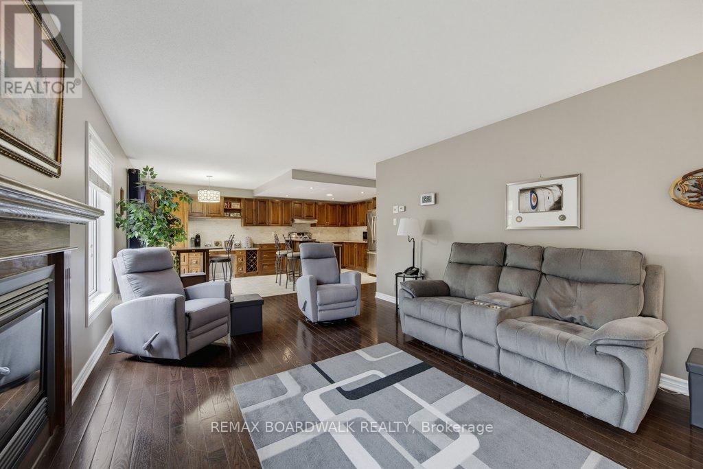 4 Bed, 4 Bath House for Sale in Ottawa – 200 BRANTHAVEN STREET, Ottawa – MLS# X13449314 - Image 20