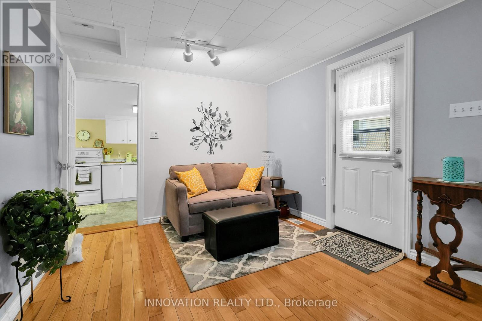 2 Bed, 1 Bath House for Sale in Ottawa – 118 TORBOLTON STREET, Ottawa – MLS# X13449352 - Image 16