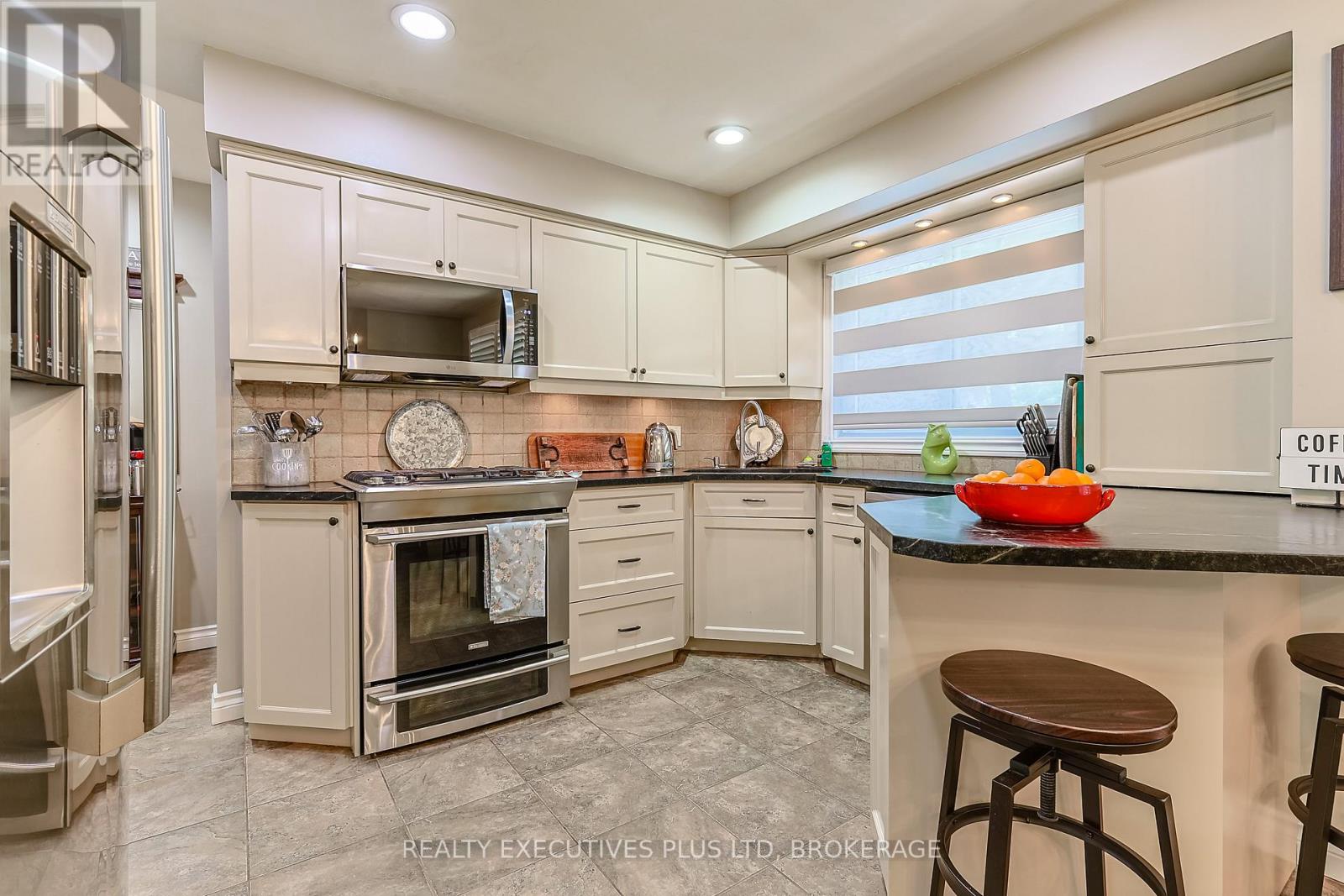 2560 LEPP AVENUE - 13