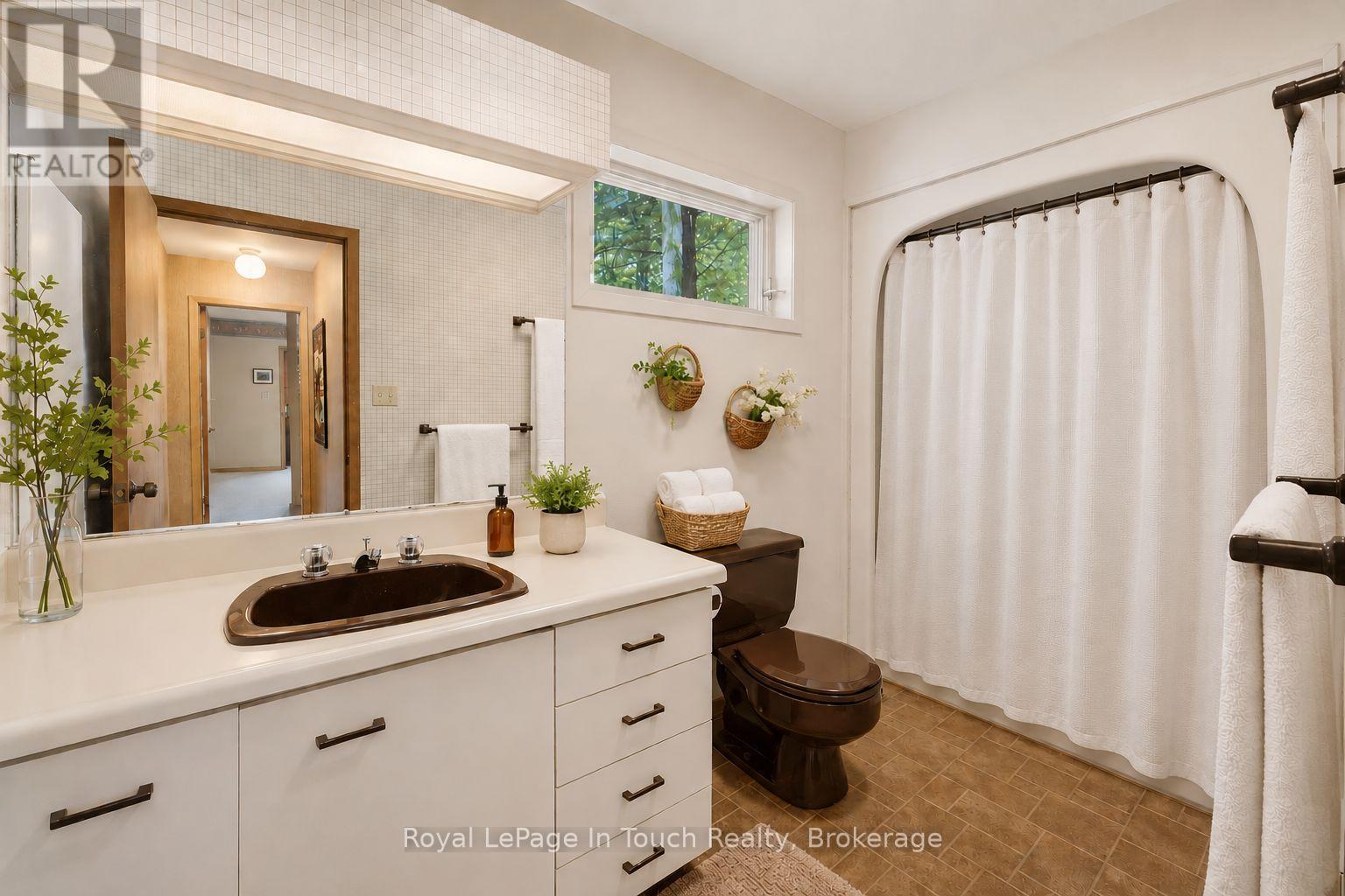 54 LACKIE CRESCENT - 12