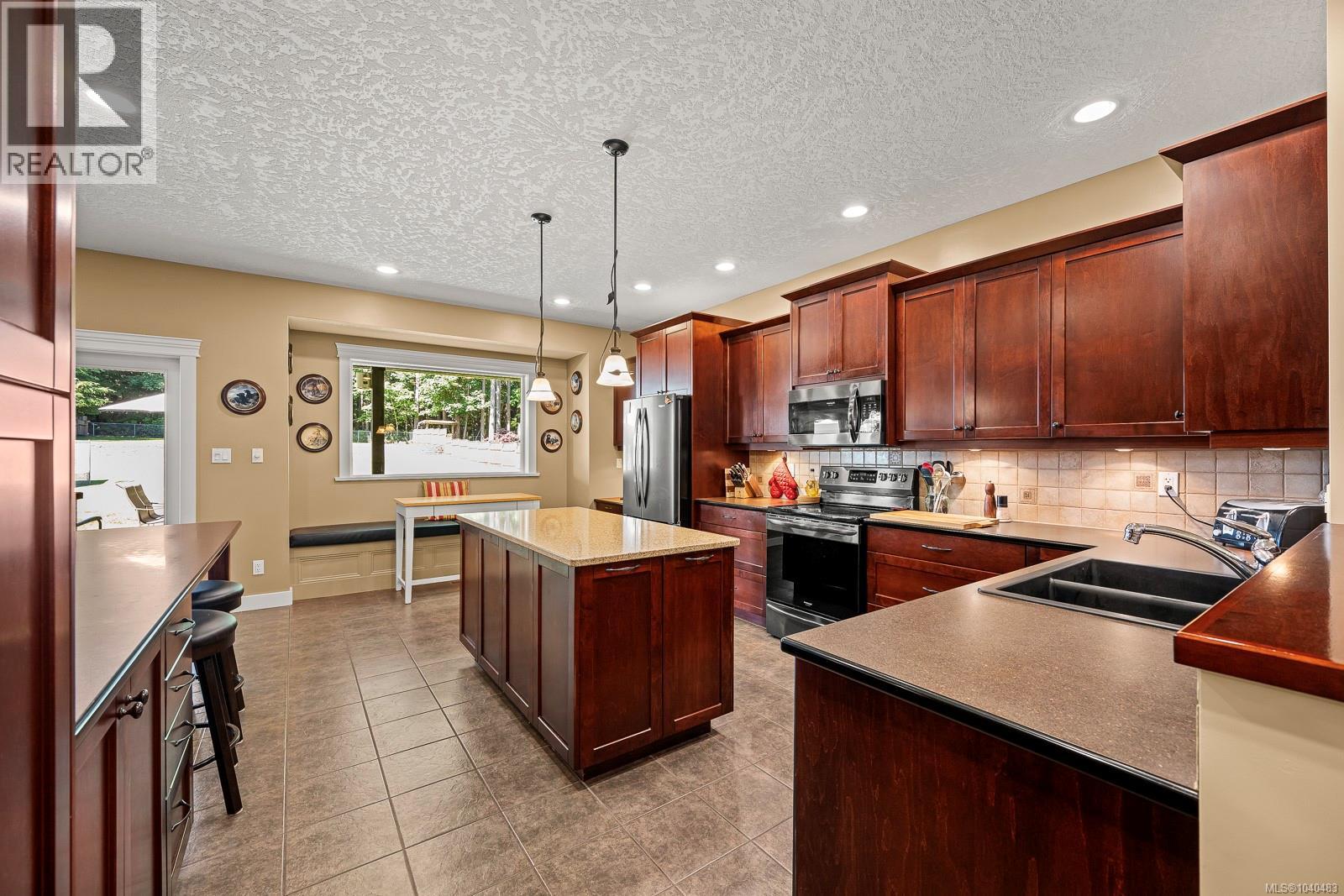 641 Colby Rd - 4
