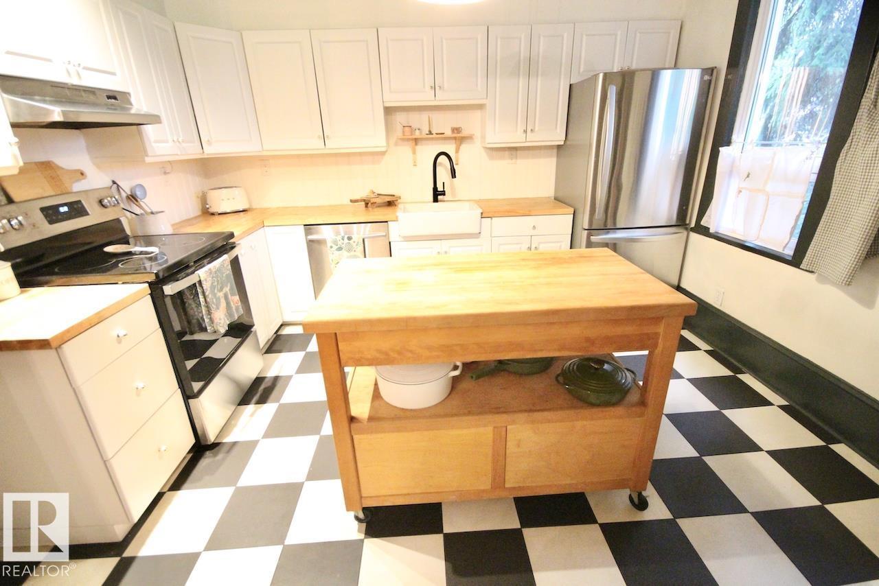 9330 107 AV NW - 10
