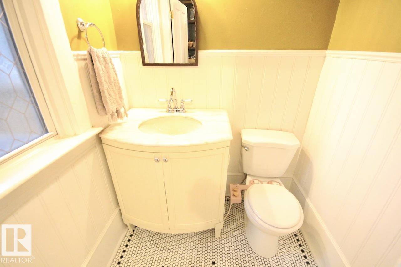 9330 107 AV NW - 18