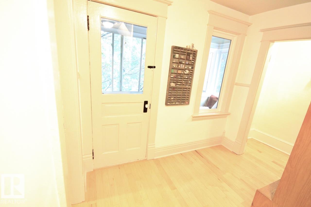 9330 107 AV NW - 23