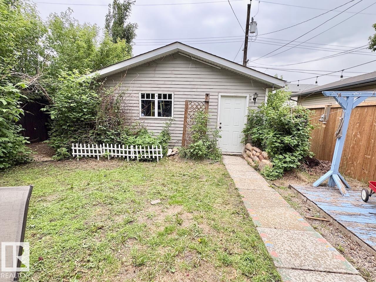 9330 107 AV NW - 45
