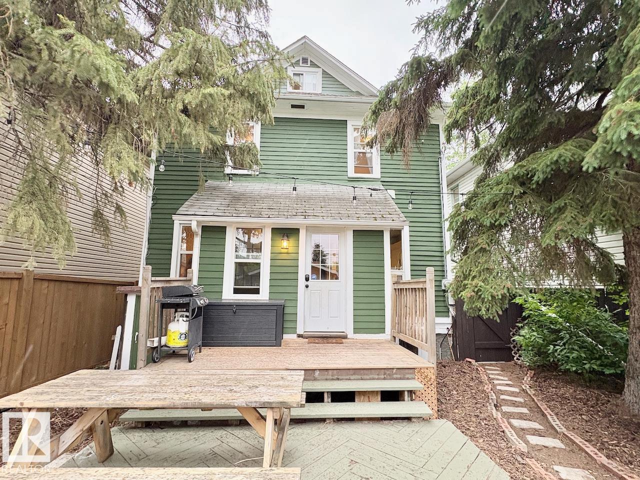 9330 107 AV NW - 48