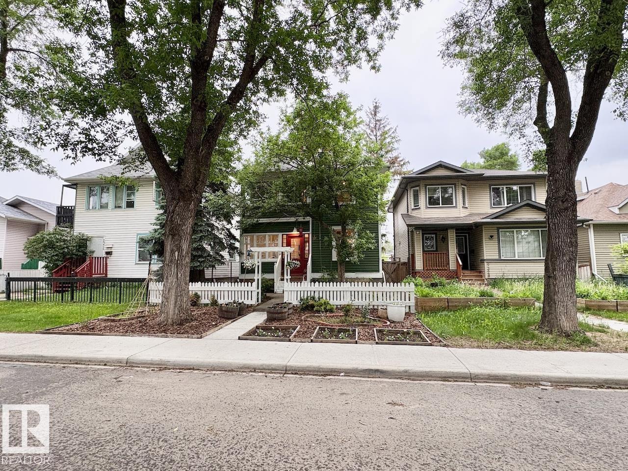 9330 107 AV NW - 49