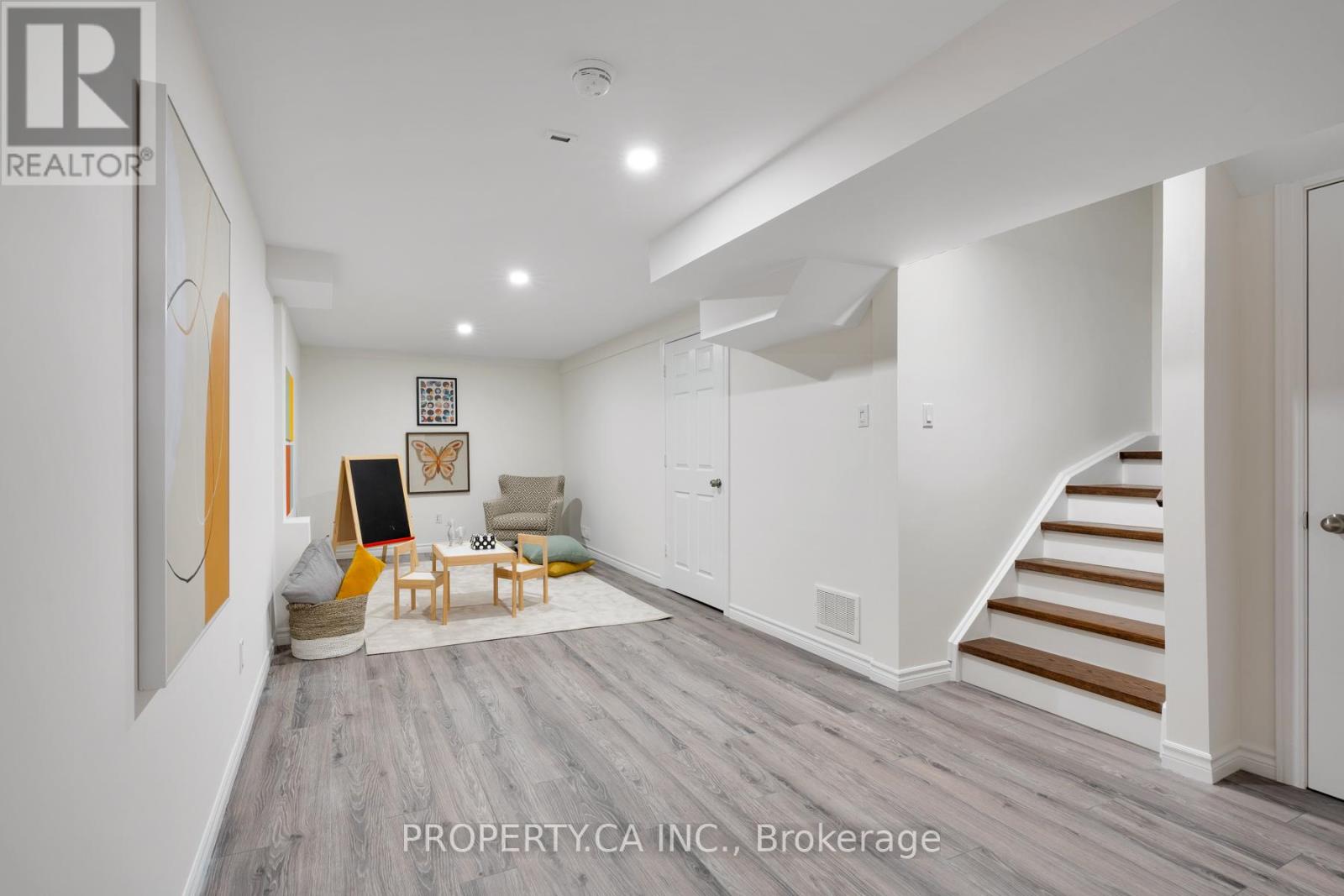 173 LITTLEWOOD DRIVE - 22