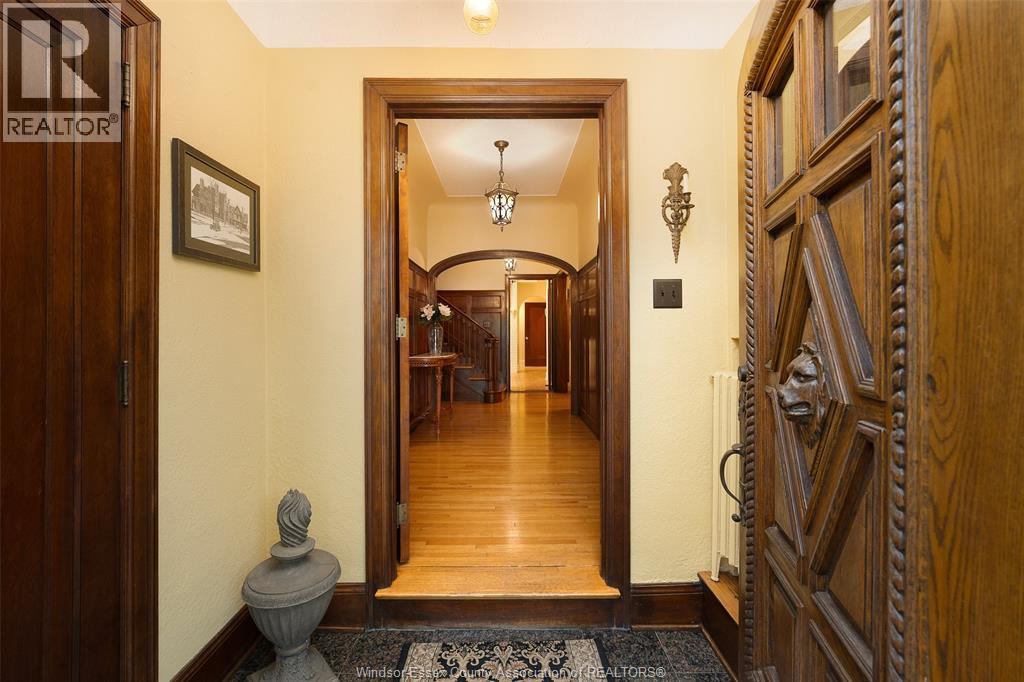 2032 WILLISTEAD CRESCENT - 12
