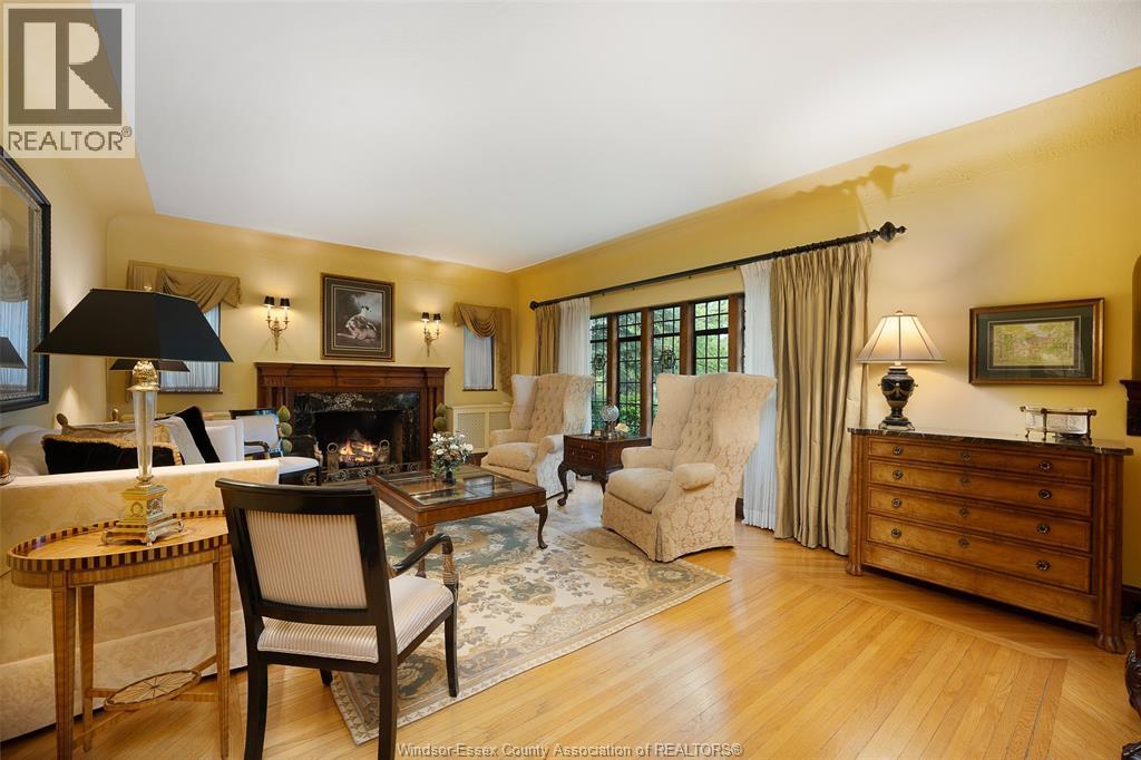 2032 WILLISTEAD CRESCENT - 15