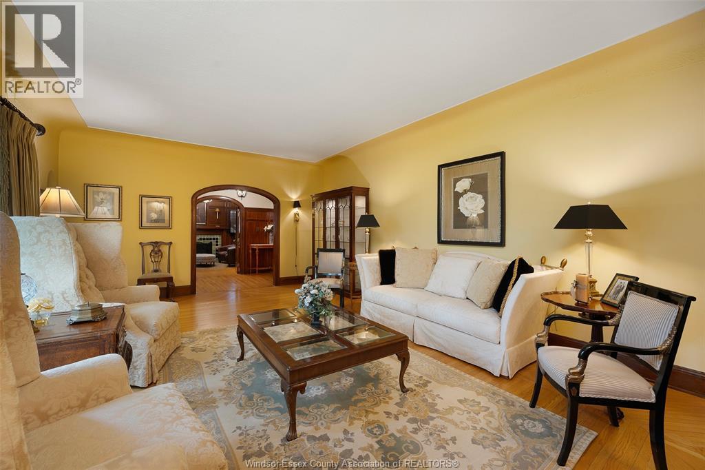 2032 WILLISTEAD CRESCENT - 16