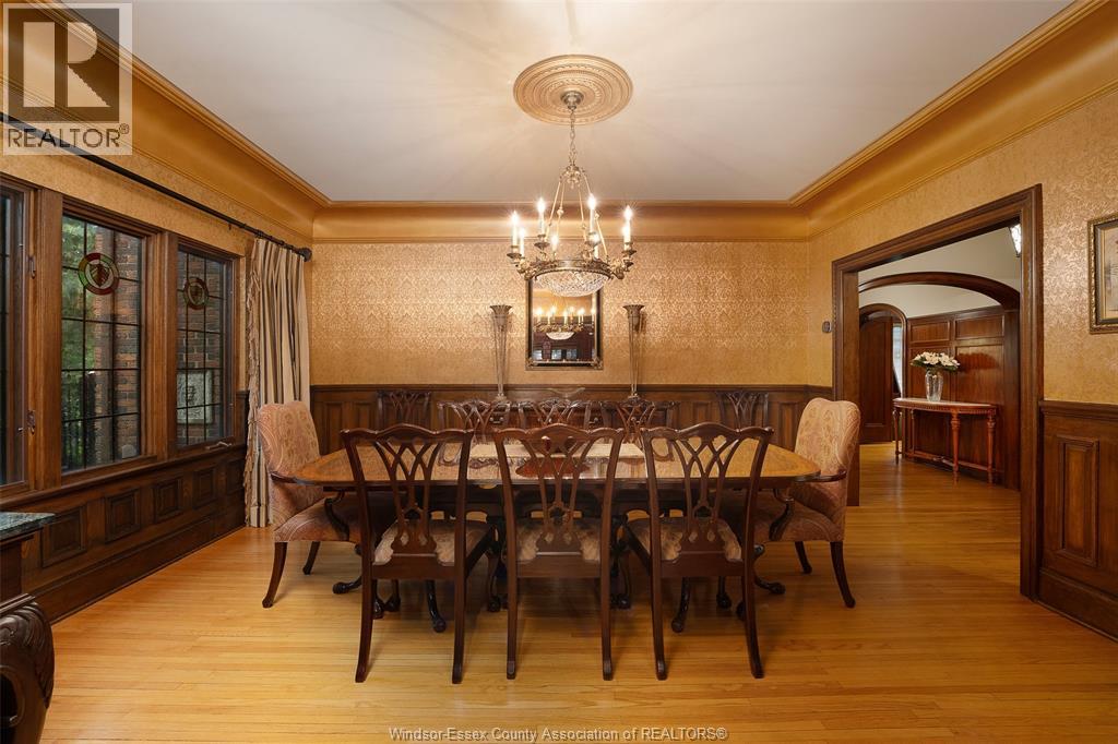 2032 WILLISTEAD CRESCENT - 19