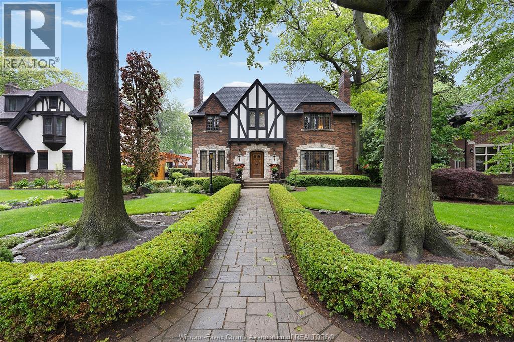 2032 WILLISTEAD CRESCENT - 2