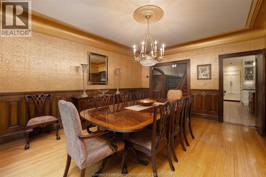 2032 WILLISTEAD CRESCENT - 20