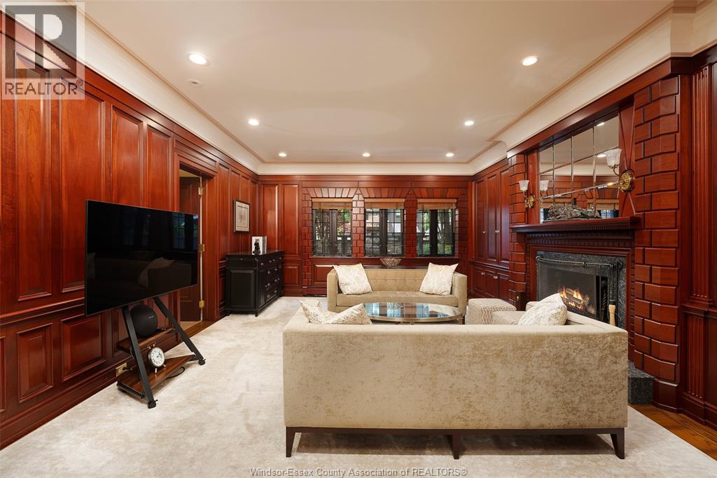 2032 WILLISTEAD CRESCENT - 21