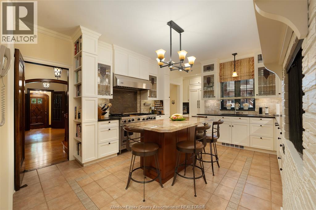 2032 WILLISTEAD CRESCENT - 23