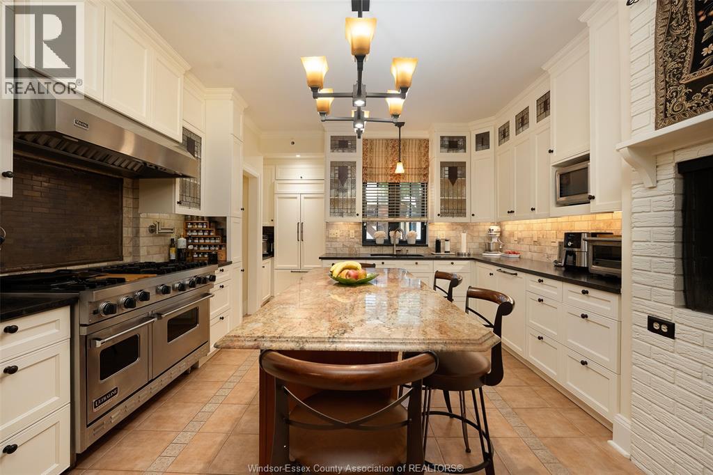 2032 WILLISTEAD CRESCENT - 24