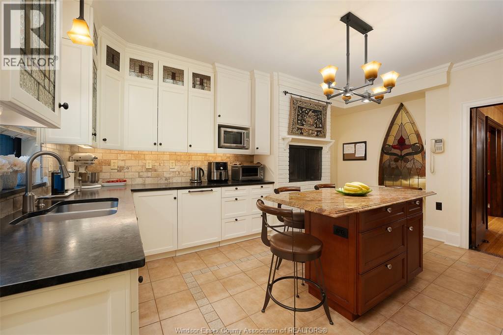 2032 WILLISTEAD CRESCENT - 25