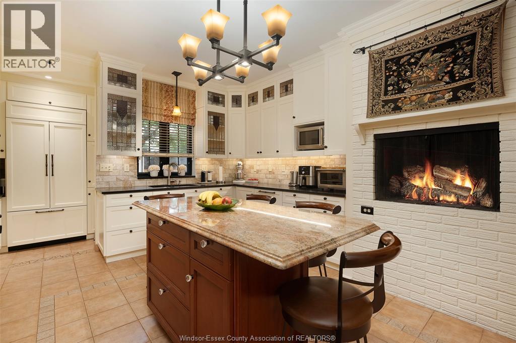 2032 WILLISTEAD CRESCENT - 27