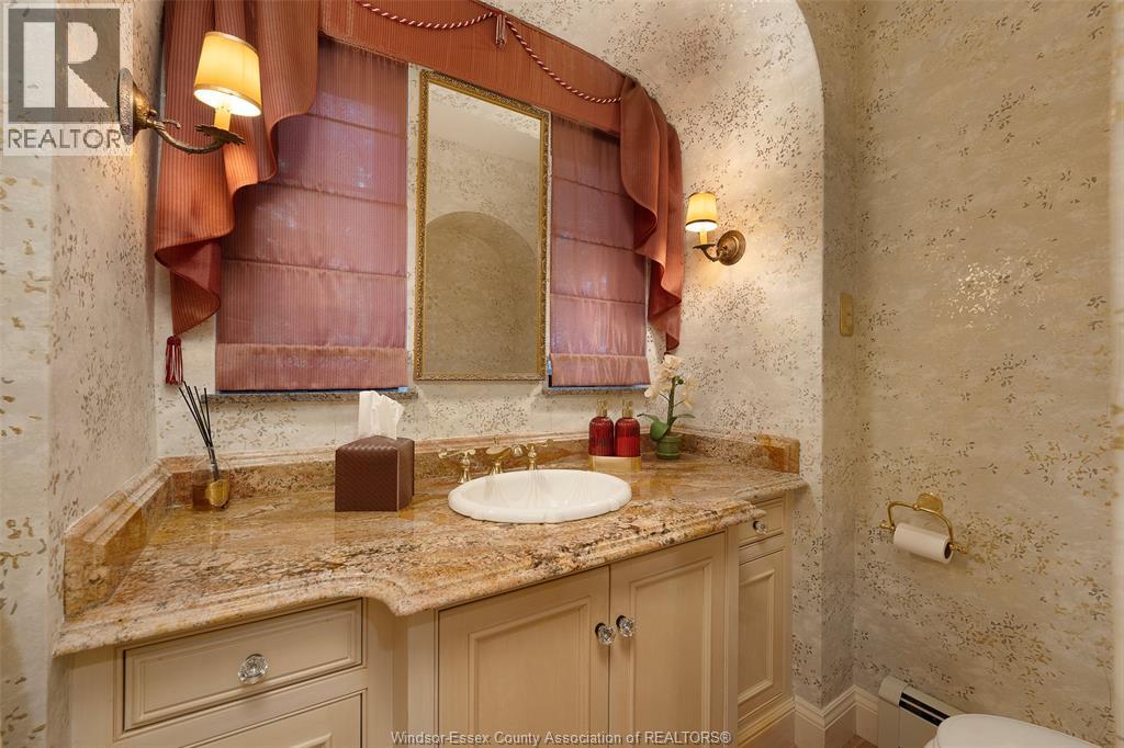2032 WILLISTEAD CRESCENT - 28