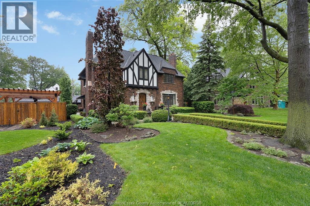 2032 WILLISTEAD CRESCENT - 3