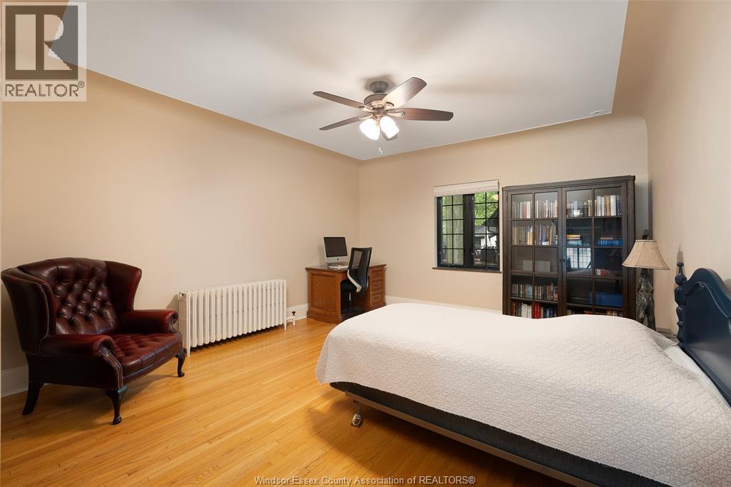 2032 WILLISTEAD CRESCENT - 30