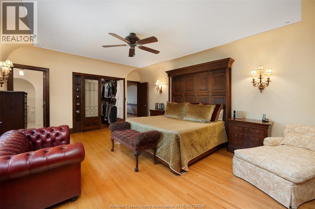 2032 WILLISTEAD CRESCENT - 32