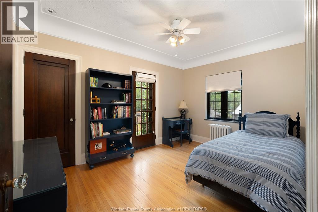 2032 WILLISTEAD CRESCENT - 37