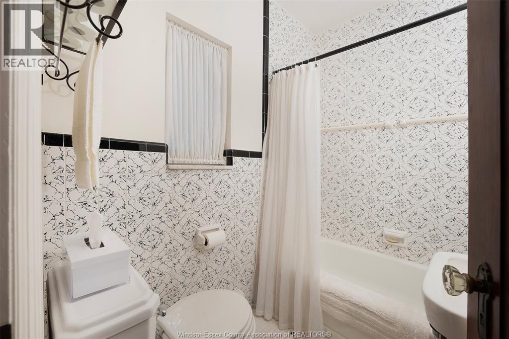2032 WILLISTEAD CRESCENT - 41