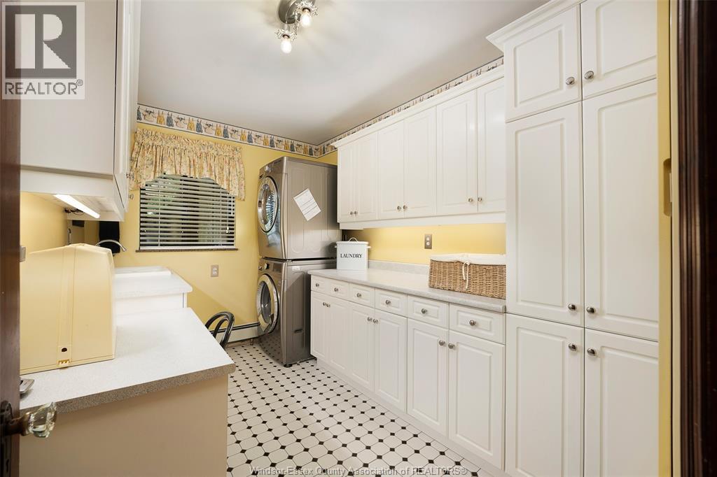 2032 WILLISTEAD CRESCENT - 42