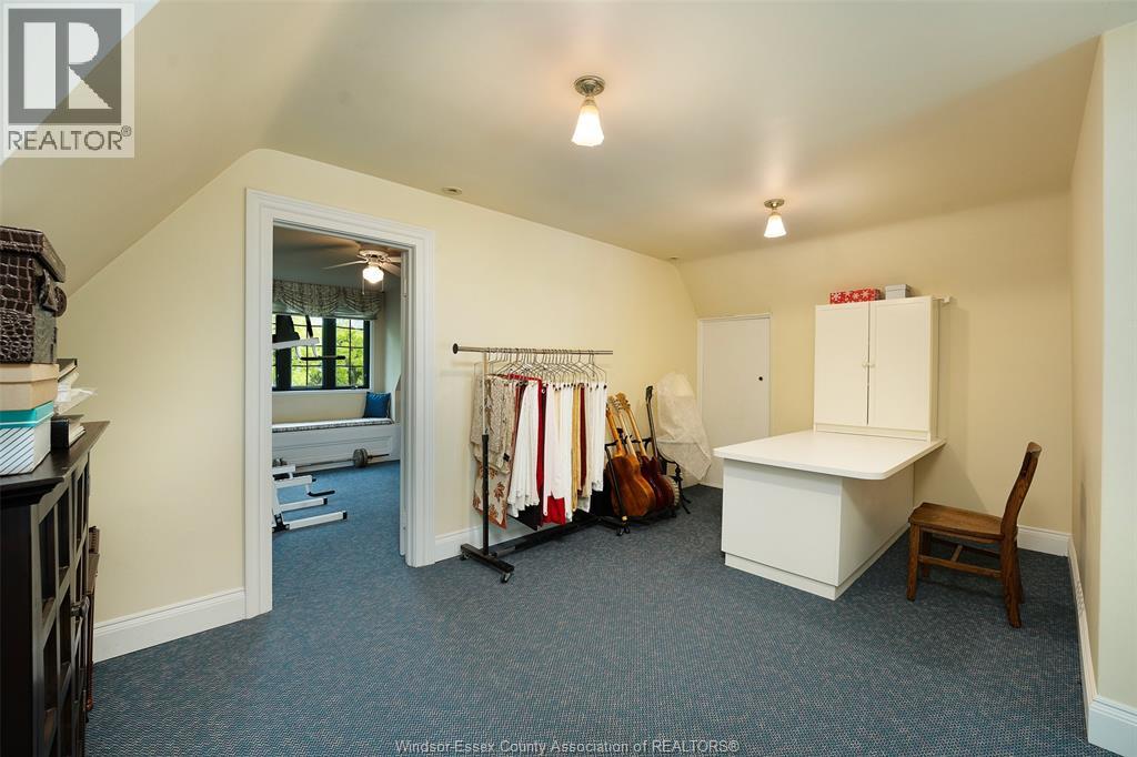 2032 WILLISTEAD CRESCENT - 45