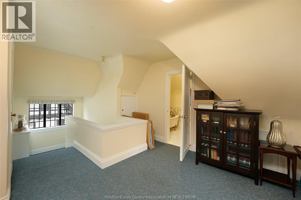 2032 WILLISTEAD CRESCENT - 46