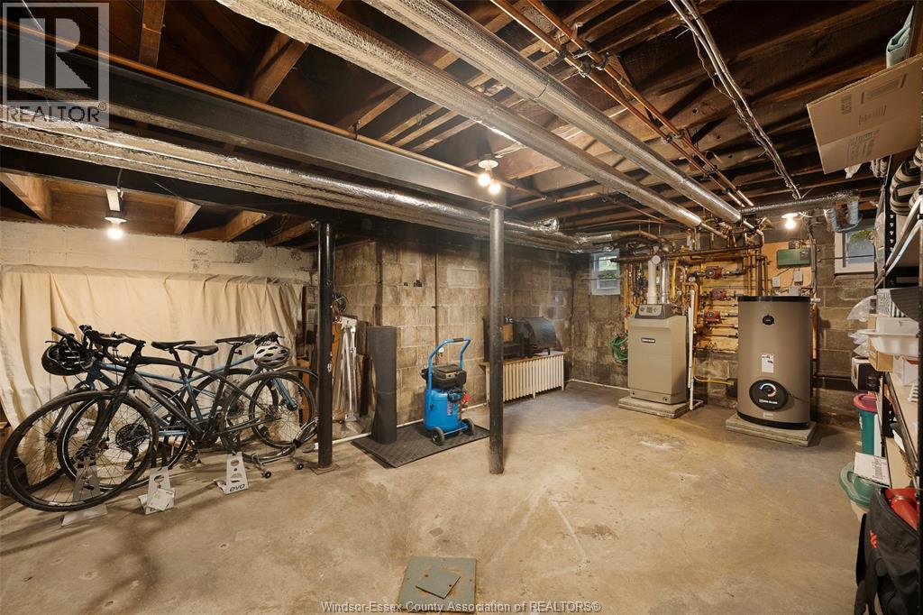 2032 WILLISTEAD CRESCENT - 49
