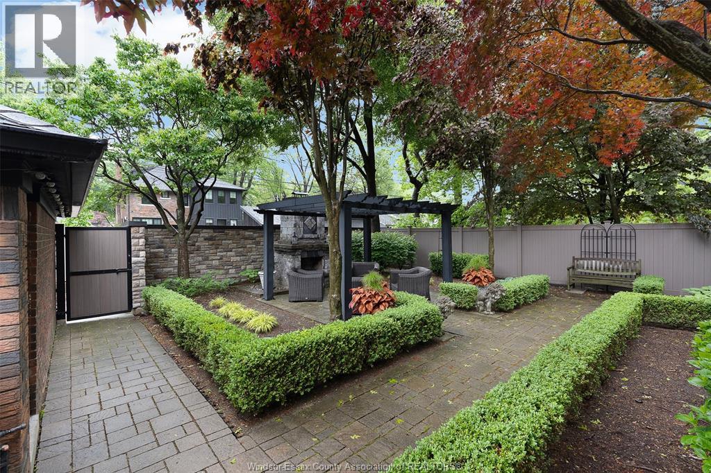 2032 WILLISTEAD CRESCENT - 6