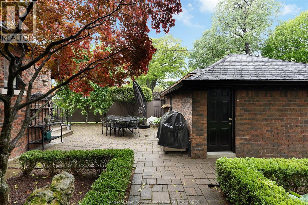 2032 WILLISTEAD CRESCENT - 9