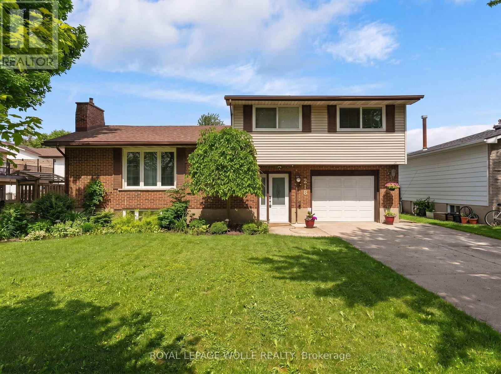 218 ARRIS CRESCENT - 1