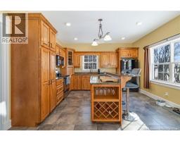 Living room - 354 Route 105, Maugerville, NB E3A8N6 Photo 14
