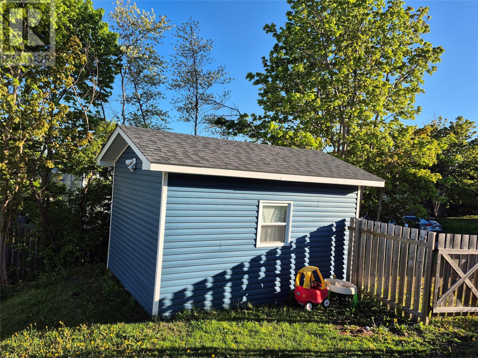 1 Pine Avenue - 22