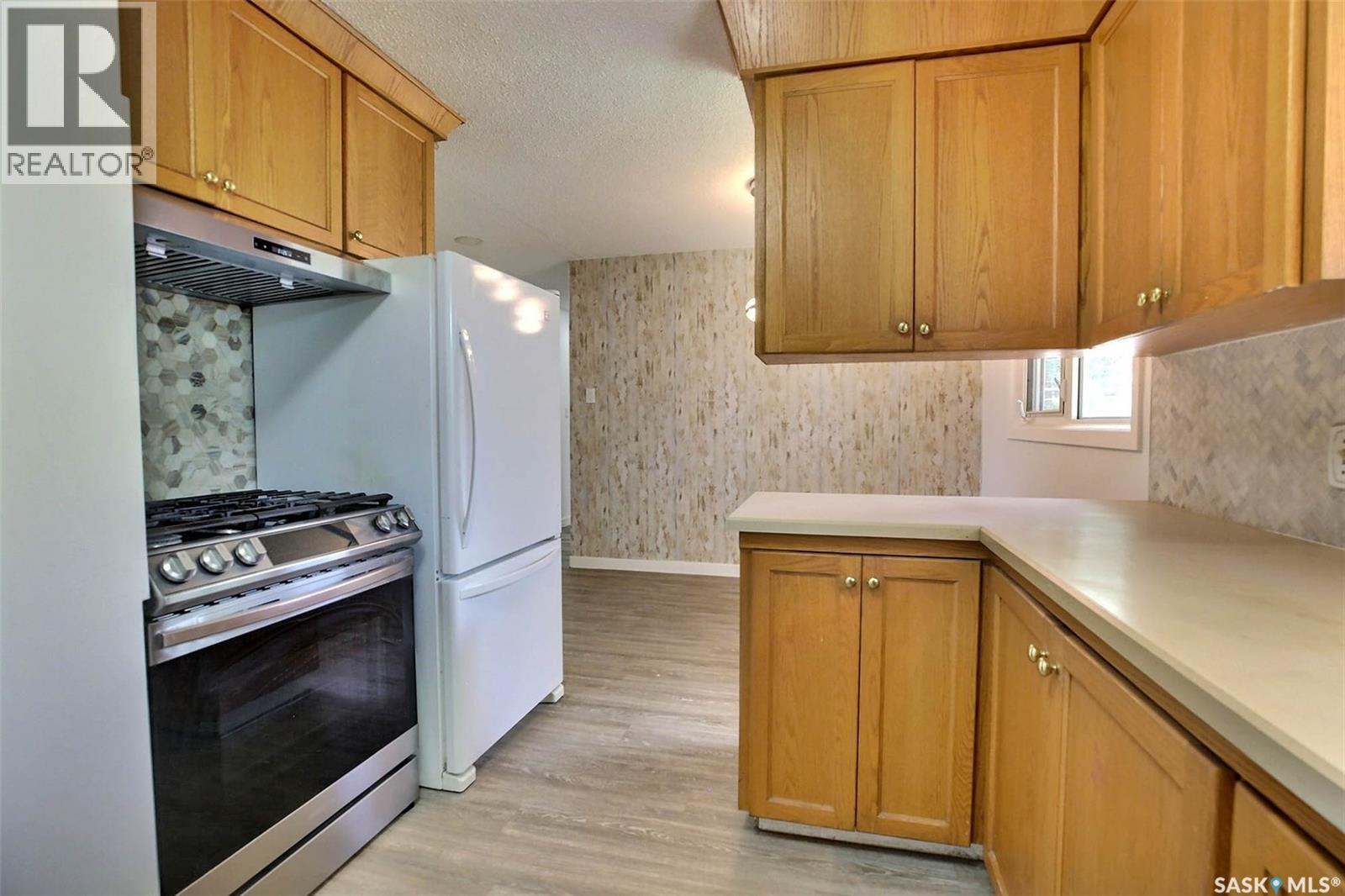 243 Smith STREET N - 10