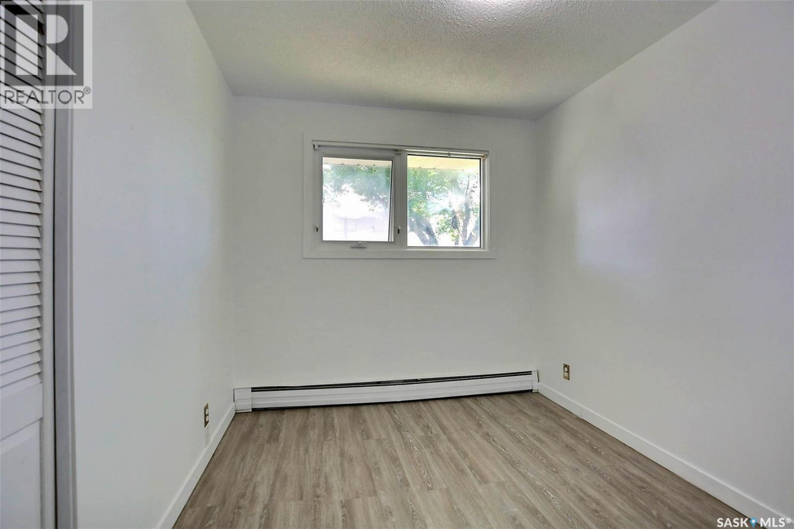 243 Smith STREET N - 11
