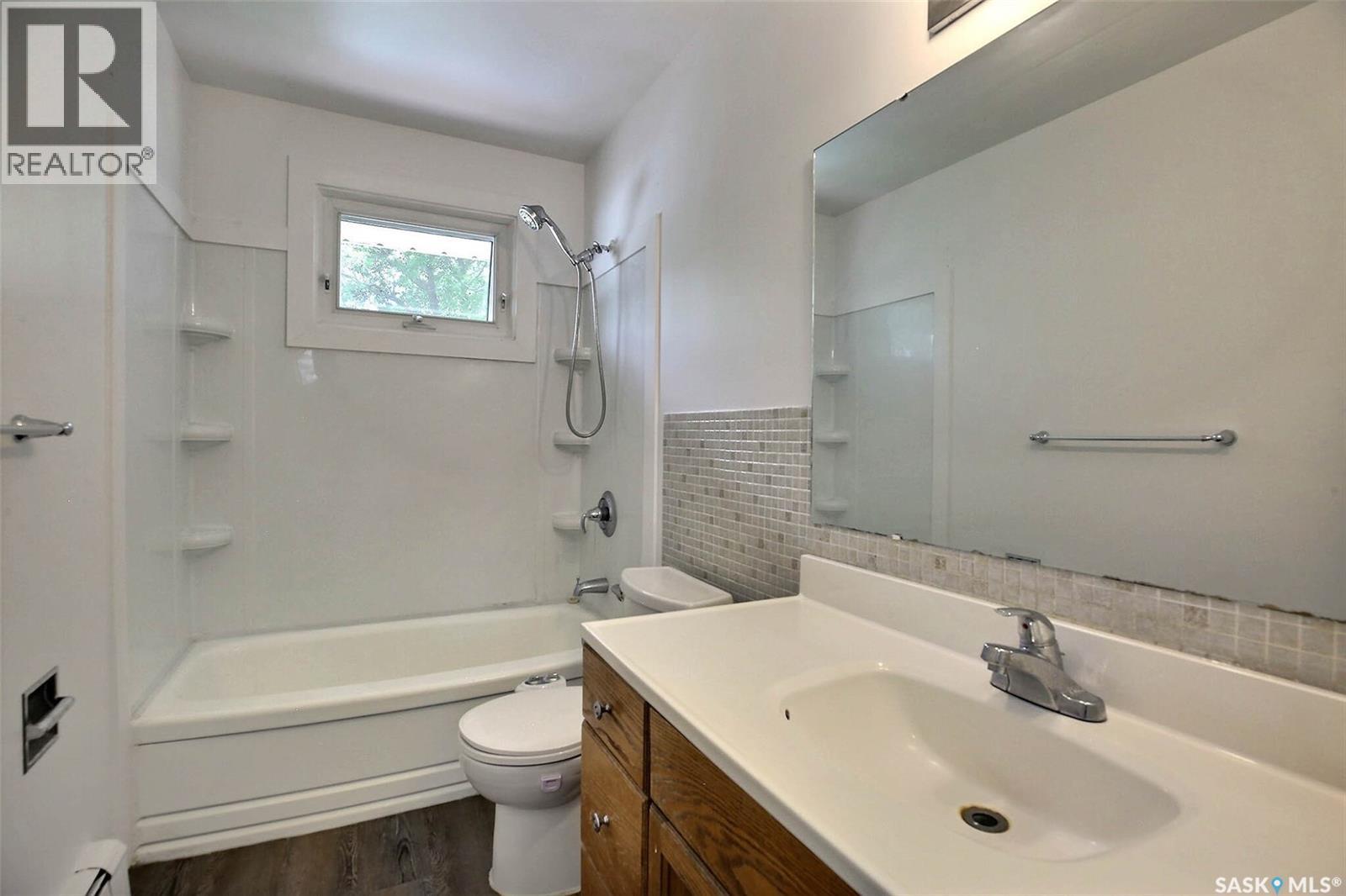 243 Smith STREET N - 13