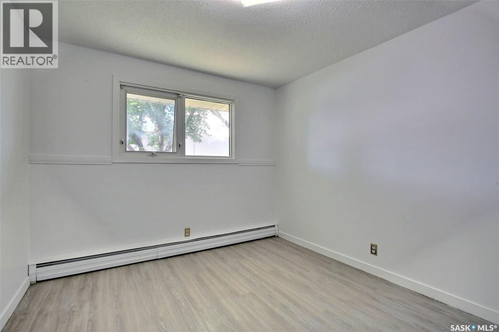 243 Smith STREET N - 16