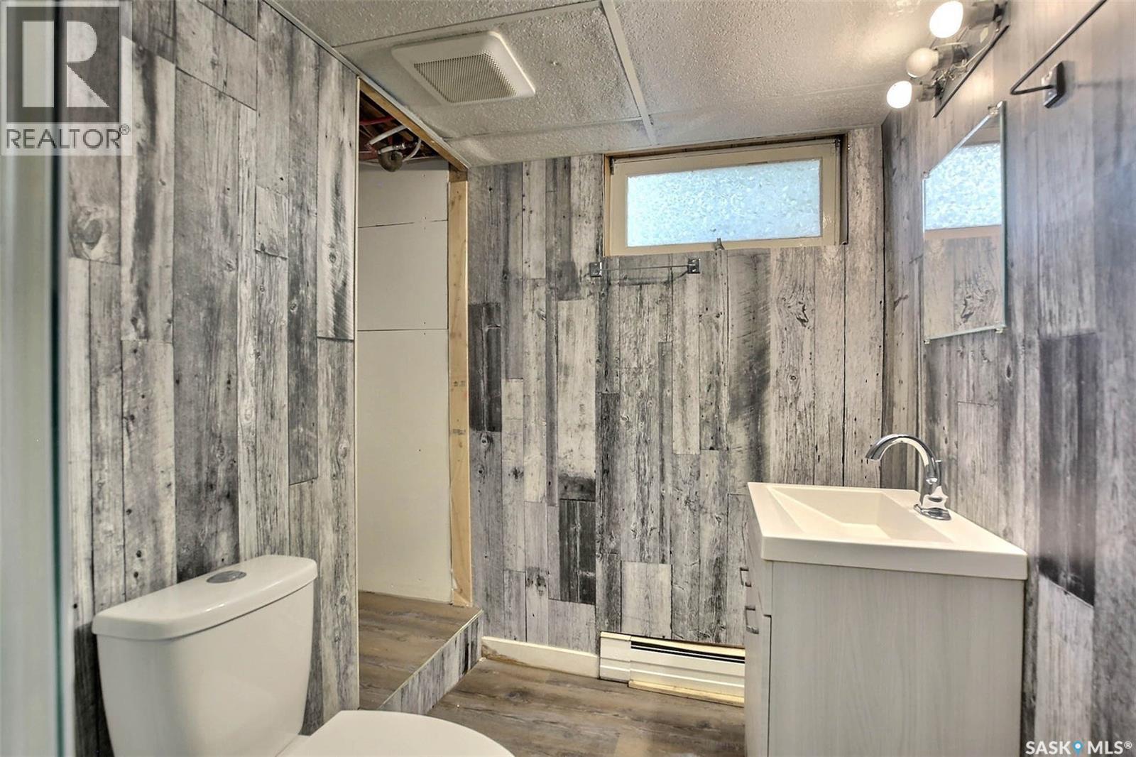 243 Smith STREET N - 26