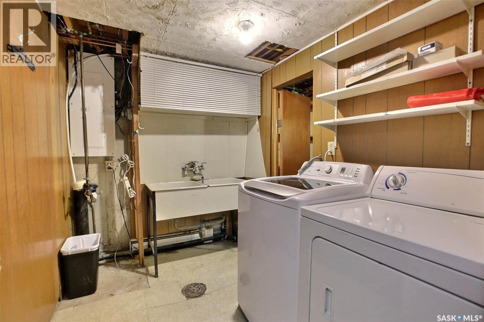 243 Smith STREET N - 29