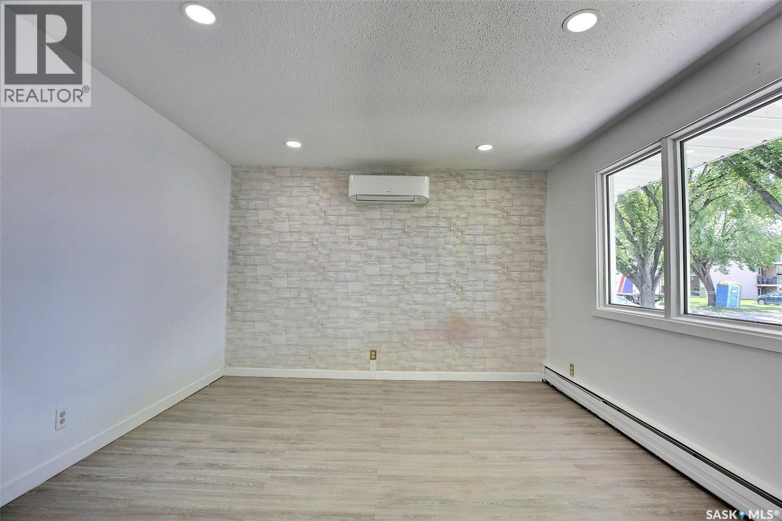 243 Smith STREET N - 3