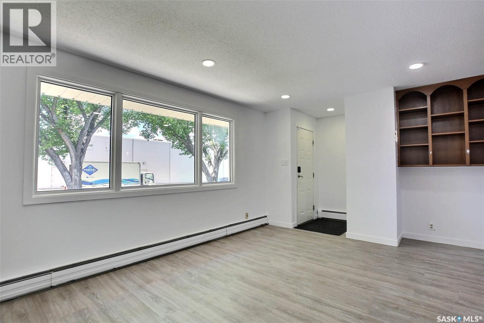 243 Smith STREET N - 4