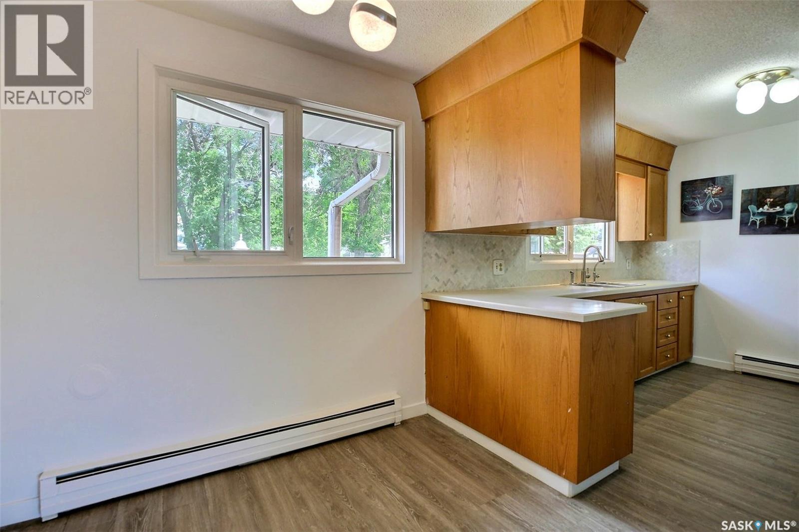 243 Smith STREET N - 6