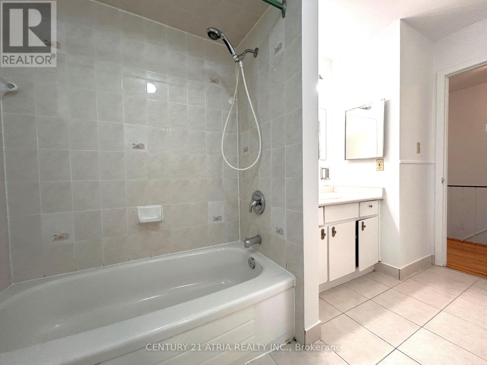 3441 OAKGLADE CRESCENT - 24